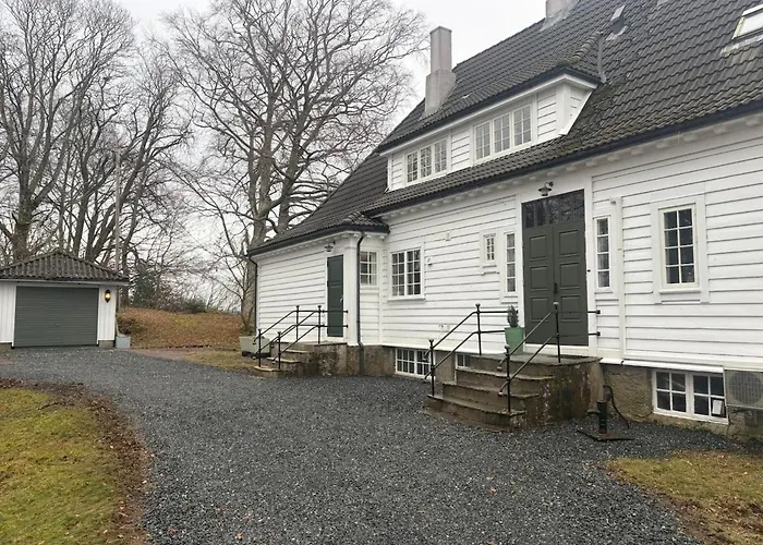 Historic With Large Garden * Stord