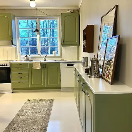 Historic With Large Garden * Stord