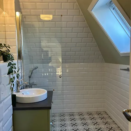 Historic With Large Garden * Stord