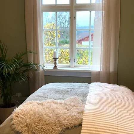 Historic With Large Garden Vila Stord